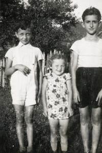 From left: Rolf Lebovič, Lotte Salomon a Berhard Lebovič - all pictured children died during Shoah