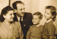 Elza, Heinrich, Tomáš and Judit Lebovič (ca. 1940)