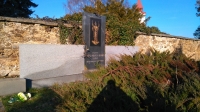 Bývalý hrob katolíků zavražděných v Leskovicích, umístěný v Nové Cerekvi