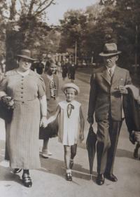With her aunt and uncle (1938)