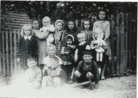 Children from Habeš (today called Podlesí), 1950