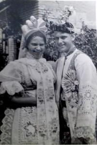 undated - Aloisie with his brother, in the costume of the Lužice