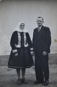 Otec s matkou na návštěvě ve Vracově.