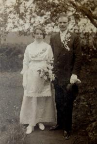 Wedding photos of grandparents Hedvika and František Švéds