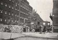 Žižkov 1945 - barricade in Radhošťská