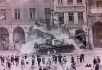 Ruský tank v libereckém podloubí, srpen 1968