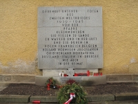 Pamětní deska u kostela ve čtvrti Kleinmünchen, 2011