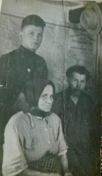 Parents Savka and Lukiy Radenko with son Alexander