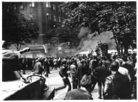 Srocení u budovy Československého rozhlasu na Vinohradské třídě, 21. srpna 1968
