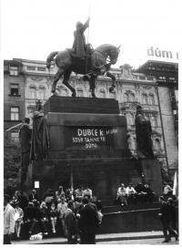 Pomník svatého Václava na Václavském náměstí, 21. srpna 1968