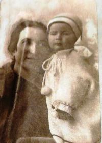 Eva Tauss with her mother Olga, 1 year old. Brno, 1924. 