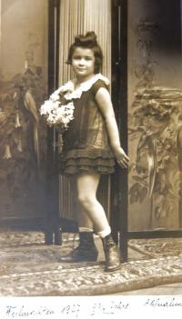 Eva Tauss aged 4 ¾ years, Brno, 1927.