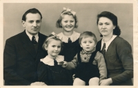 With his parents and sisters, 1945