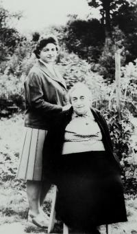 Tchyně Berta Buxbaumová se svou dcerou Hanou