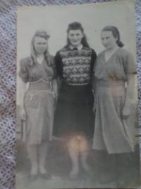 Fotografie z gulagu, Valentyna Platonivna nalevo