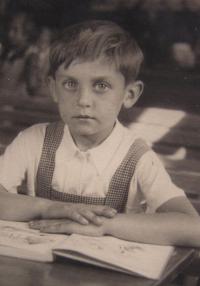 M. Janda ve školní lavici 1935