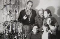 Jandův bratr s rodiči, manželkou a dětmi