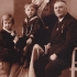 Fialovi v roce 1932, zleva Eva, bratr Václav, maminka Marie (rozená Hamerlová), tatínek Václav