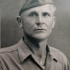 Dedko pamätníka, Jozef Budzik, oblečený v americkej uniforme, ktorý na začiatku 2. svetovej vojny prevádzal Židov do Poľska. 