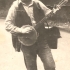 Tramp Vratislav Špaček při hře na banjo, 1970